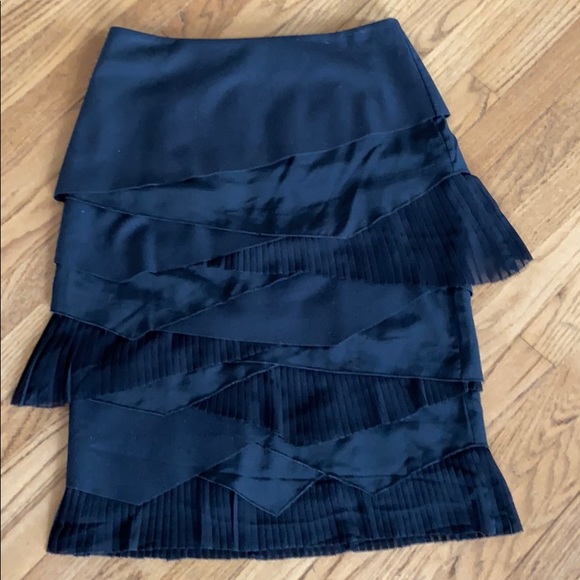 Tiered Banana Republic “BR” label pencil skirt - Picture 1 of 4